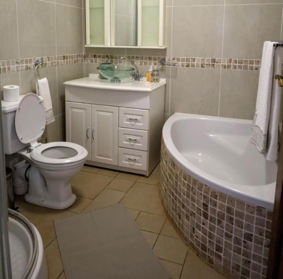Mountain Rose Guesthouse Louis Trichardt Εξωτερικό φωτογραφία